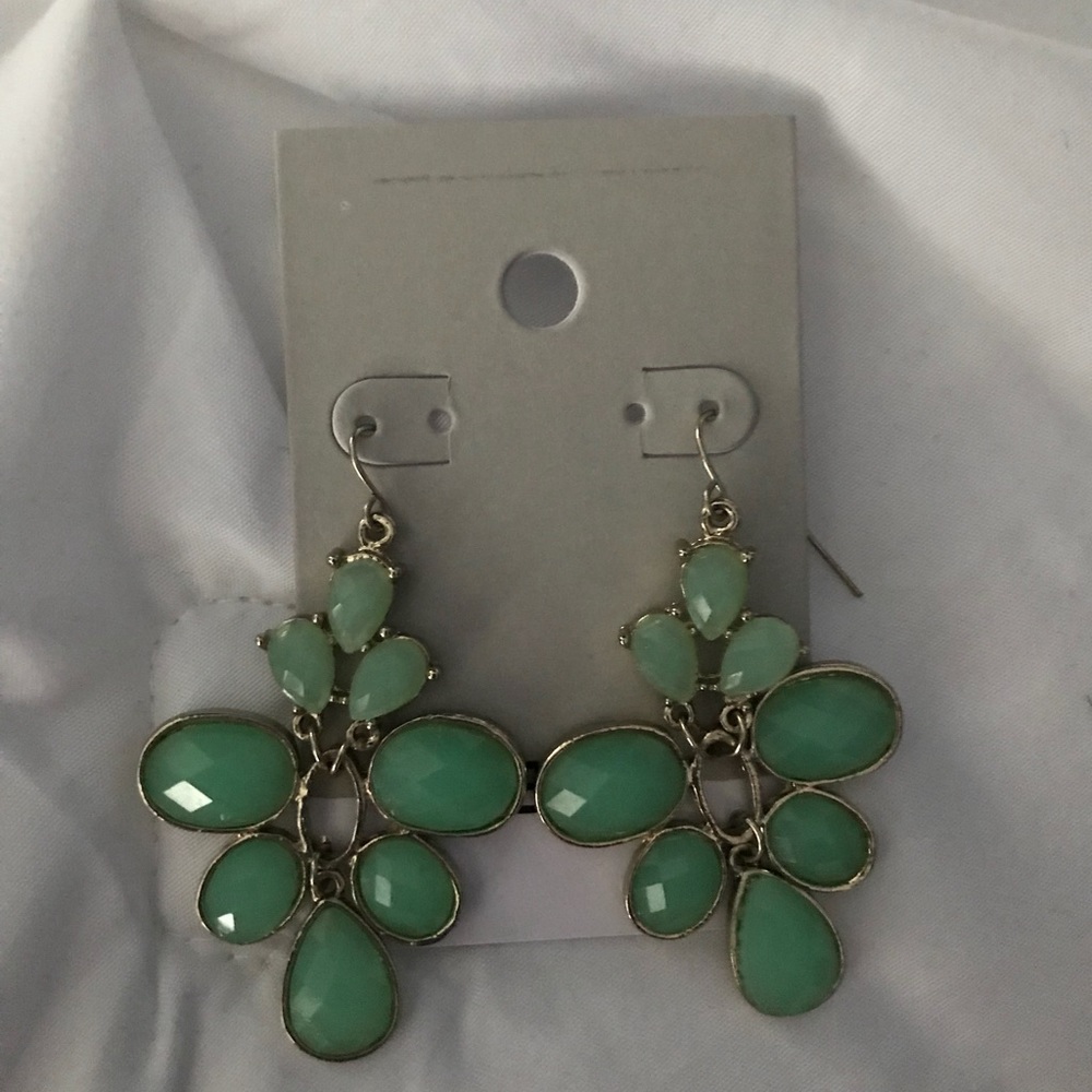 Earrings - Picture 6 of 7